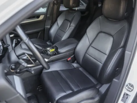 More photos of 2024 Porsche Cayenne at Porsche South Austin, TX