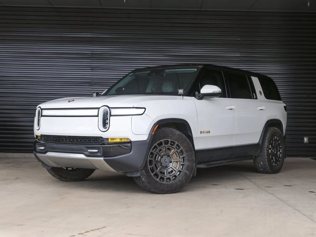 Used 2023 Rivian R1S Adventure with VIN 7PDSGABA0PN008282 for sale in Austin, TX