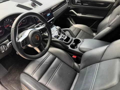 More photos of 2023 Porsche Cayenne at Porsche South Austin, TX