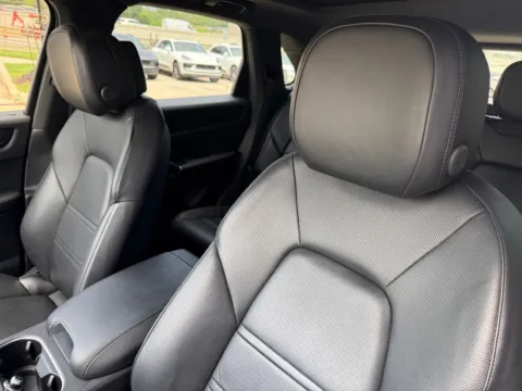 More photos of 2023 Porsche Cayenne at Porsche South Austin, TX