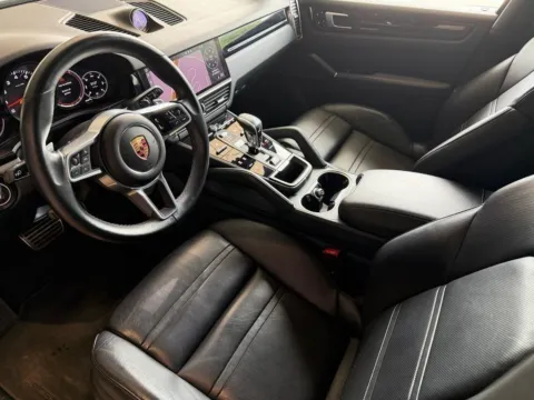 More photos of 2020 Porsche Cayenne S at Porsche South Austin, TX