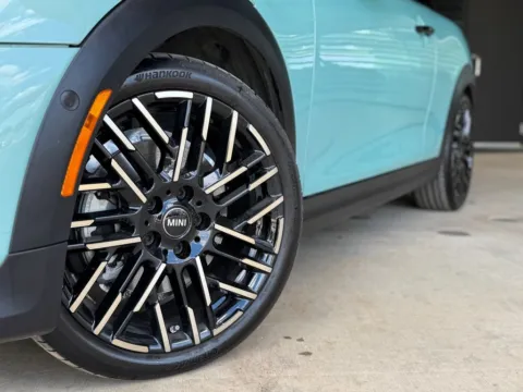 More photos of 2025 MINI Cooper S Signature Plus at Porsche South Austin, TX
