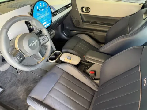 More photos of 2025 MINI Cooper S Signature Plus at Porsche South Austin, TX