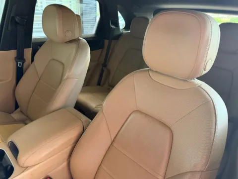 More photos of 2020 Porsche Cayenne at Porsche South Austin, TX