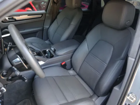 More photos of 2022 Porsche Cayenne Turbo at Porsche South Austin, TX