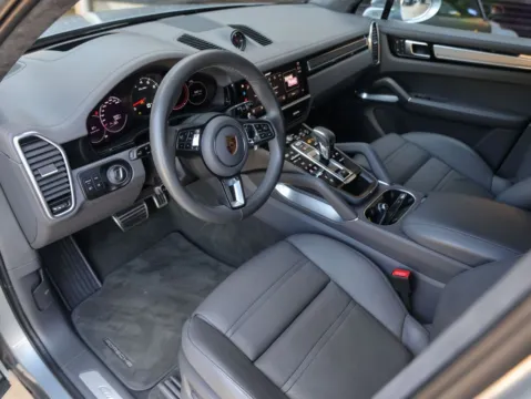 More photos of 2022 Porsche Cayenne Turbo at Porsche South Austin, TX