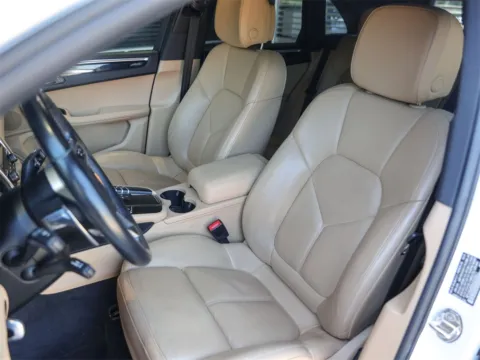 More photos of 2018 Porsche Macan at Porsche South Austin, TX