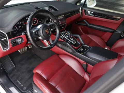 More photos of 2019 Porsche Cayenne S at Porsche South Austin, TX
