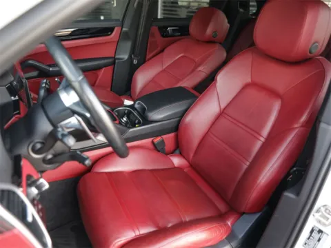 More photos of 2019 Porsche Cayenne S at Porsche South Austin, TX