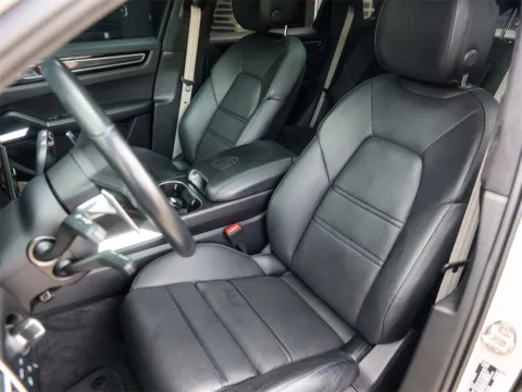 More photos of 2023 Porsche Cayenne Turbo at Porsche South Austin, TX