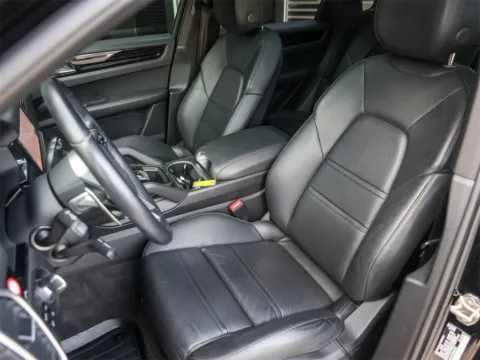 More photos of 2021 Porsche Cayenne S at Porsche South Austin, TX