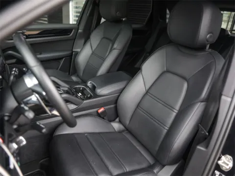 More photos of 2023 Porsche Cayenne at Porsche South Austin, TX