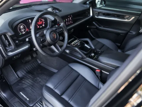 More photos of 2024 Porsche Cayenne Coupe at Porsche South Austin, TX