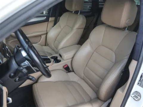 More photos of 2020 Porsche Macan Turbo at Porsche South Austin, TX