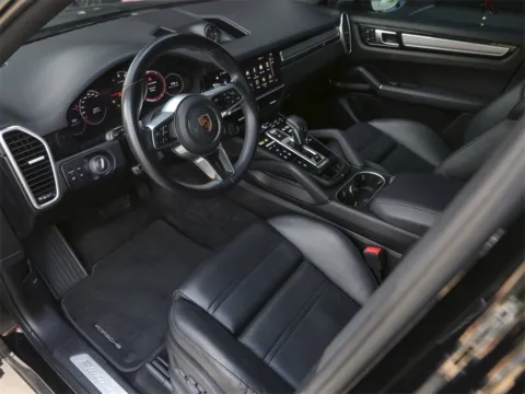 More photos of 2023 Porsche Cayenne Coupe Platinum Edition at Porsche South Austin, TX