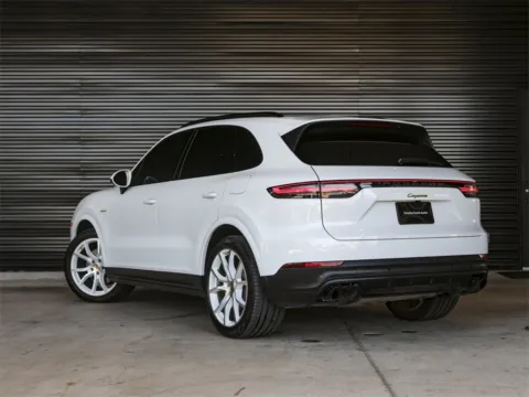 Another view of 2023 Porsche Cayenne E-Hybrid Platinum Edition for sale in Austin, TX at Porsche South Austin