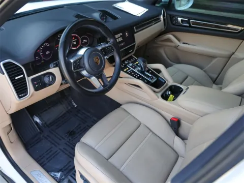More photos of 2022 Porsche Cayenne Platinum Edition at Porsche South Austin, TX