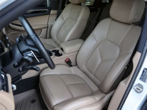 More photos of 2023 Porsche Macan at Porsche South Austin, TX