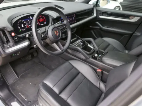 More photos of 2025 Porsche Cayenne at Porsche South Austin, TX