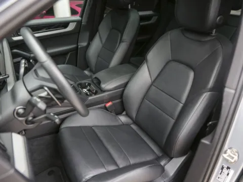 More photos of 2025 Porsche Cayenne at Porsche South Austin, TX