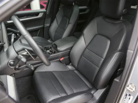 More photos of 2025 Porsche Cayenne at Porsche South Austin, TX