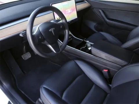 More photos of 2021 Tesla Model Y Long Range at Porsche South Austin, TX