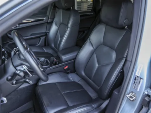 More photos of 2022 Porsche Macan at Porsche South Austin, TX