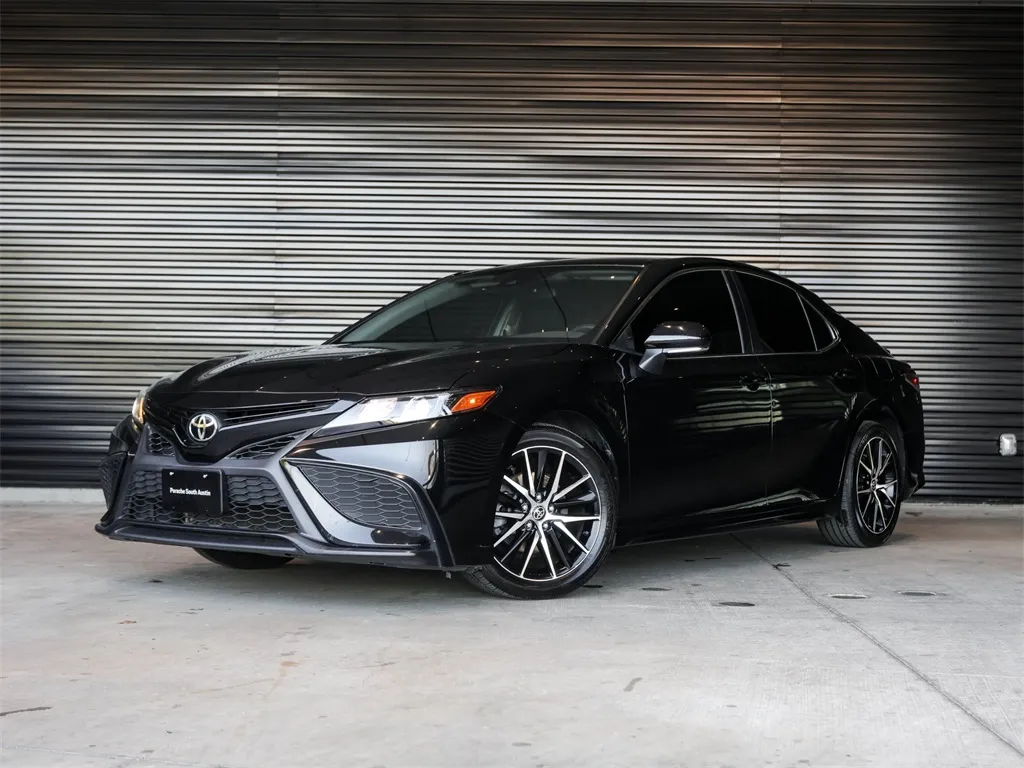 Black 2021 Toyota Camry SE for sale in Austin, TX