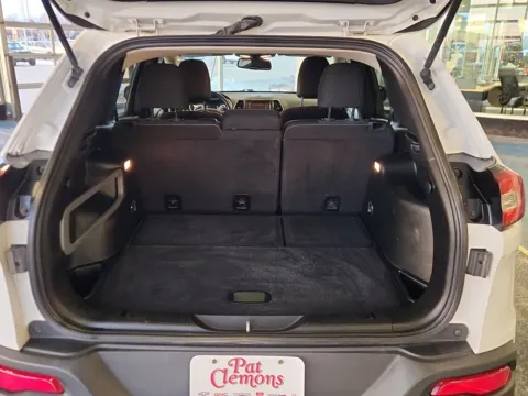 More photos of 2016 Jeep Cherokee Latitude at Pat Clemons Inc., IA