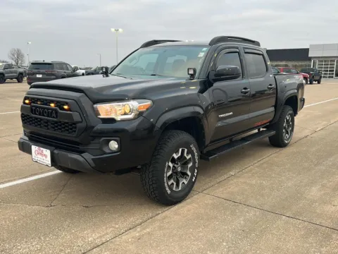 Black 2016 Toyota Tacoma SR5 V6 for sale in Boone, IA