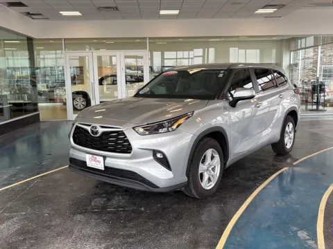 Silver 2023 Toyota Highlander Platinum for sale in Boone, IA