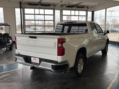 More photos of 2023 CHEVROLET SILVERADO K1500 LT at Pat Clemons Inc., IA