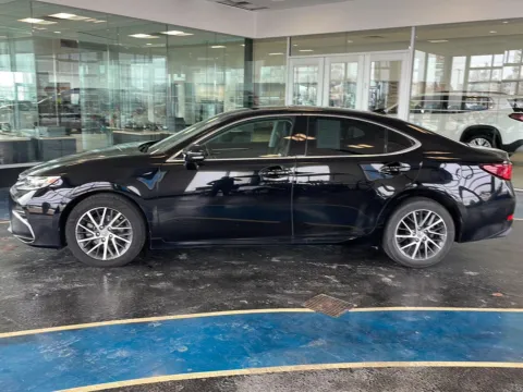 More photos of 2016 Lexus ES 350 at Pat Clemons Inc., IA