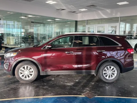 Photos of 2018 Kia Sorento LX V6 for sale in Boone, IA at Pat Clemons Inc.