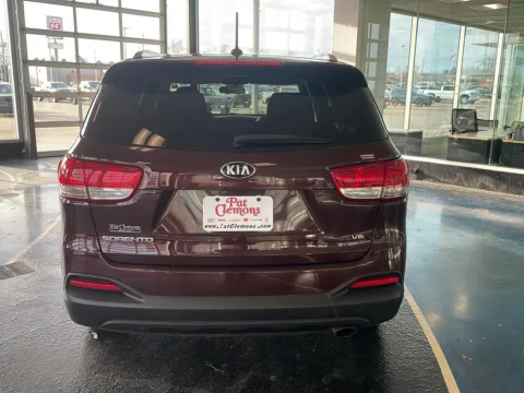 More photos of 2018 Kia Sorento LX V6 at Pat Clemons Inc., IA