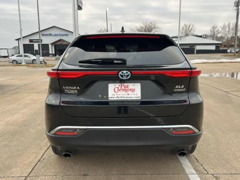 More photos of 2021 Toyota Venza XLE at Pat Clemons Inc., IA