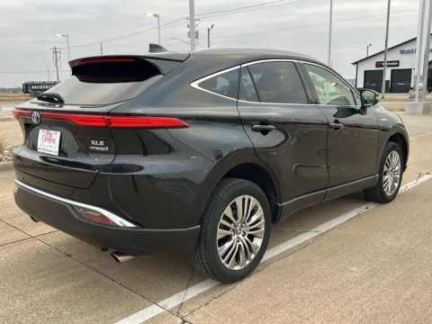 More photos of 2021 Toyota Venza XLE at Pat Clemons Inc., IA
