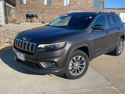 Gray 2019 Jeep Cherokee Latitude Plus for sale in Boone, IA