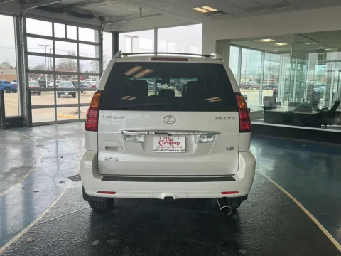 More photos of 2004 Lexus GX 470 at Pat Clemons Inc., IA