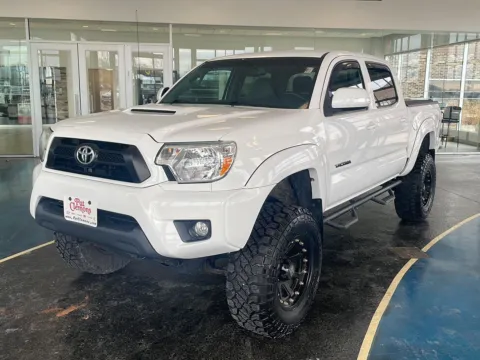 White 2013 TOYOTA TACOMA V6 for sale in Boone, IA