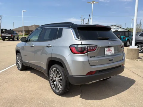 More photos of 2023 Jeep Compass Limited at Pat Clemons Inc., IA