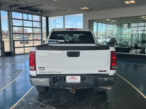 More photos of 2011 GMC Sierra 1500 SLE at Pat Clemons Inc., IA
