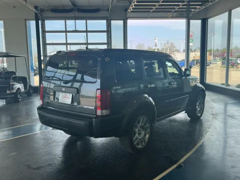 More photos of 2011 Dodge Nitro Heat at Pat Clemons Inc., IA