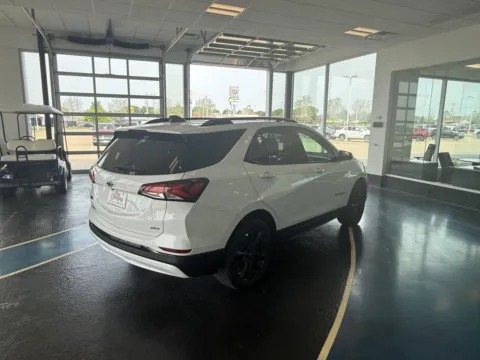 More photos of 2024 Chevrolet Equinox RS at Pat Clemons Inc., IA