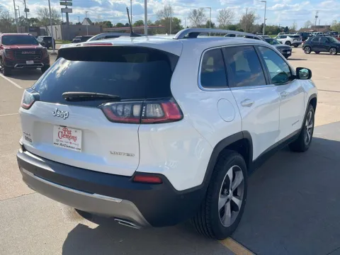 More photos of 2021 Jeep Cherokee Limited at Pat Clemons Inc., IA
