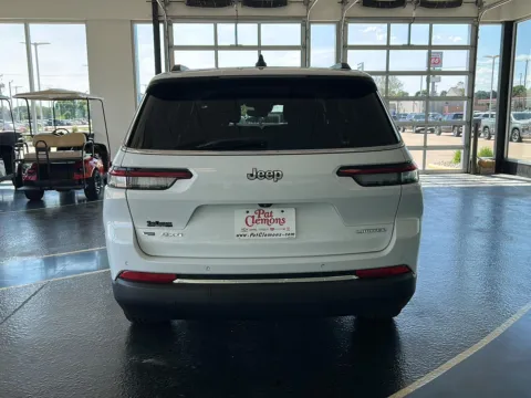 More photos of 2022 Jeep Grand Cherokee L Limited at Pat Clemons Inc., IA
