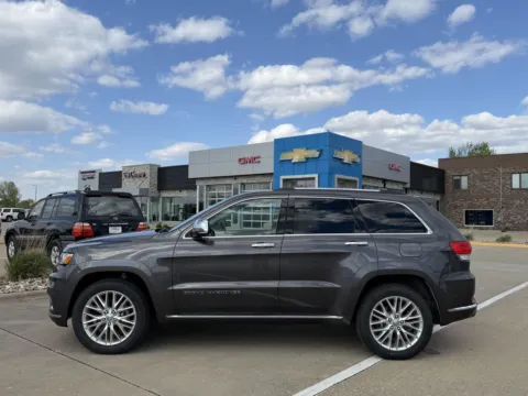 Photos of 2017 Jeep Grand Cherokee Summit for sale in Boone, IA at Pat Clemons Inc.
