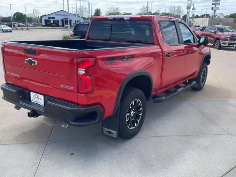 More photos of 2022 Chevrolet Silverado 1500 ZR2 at Pat Clemons Inc., IA