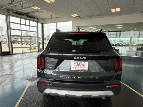 More photos of 2022 Kia Sorento X-Line EX at Pat Clemons Inc., IA
