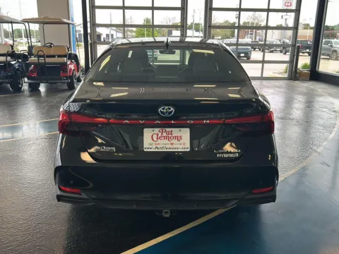 More photos of 2019 Toyota Avalon Hybrid Limited at Pat Clemons Inc., IA